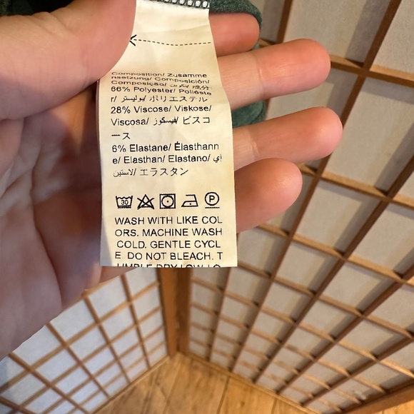 Green V-neck top with embroidered collar - Picture 7 of 8